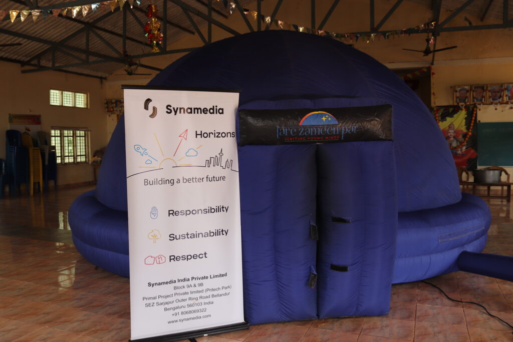 Mobile planetarium Show
